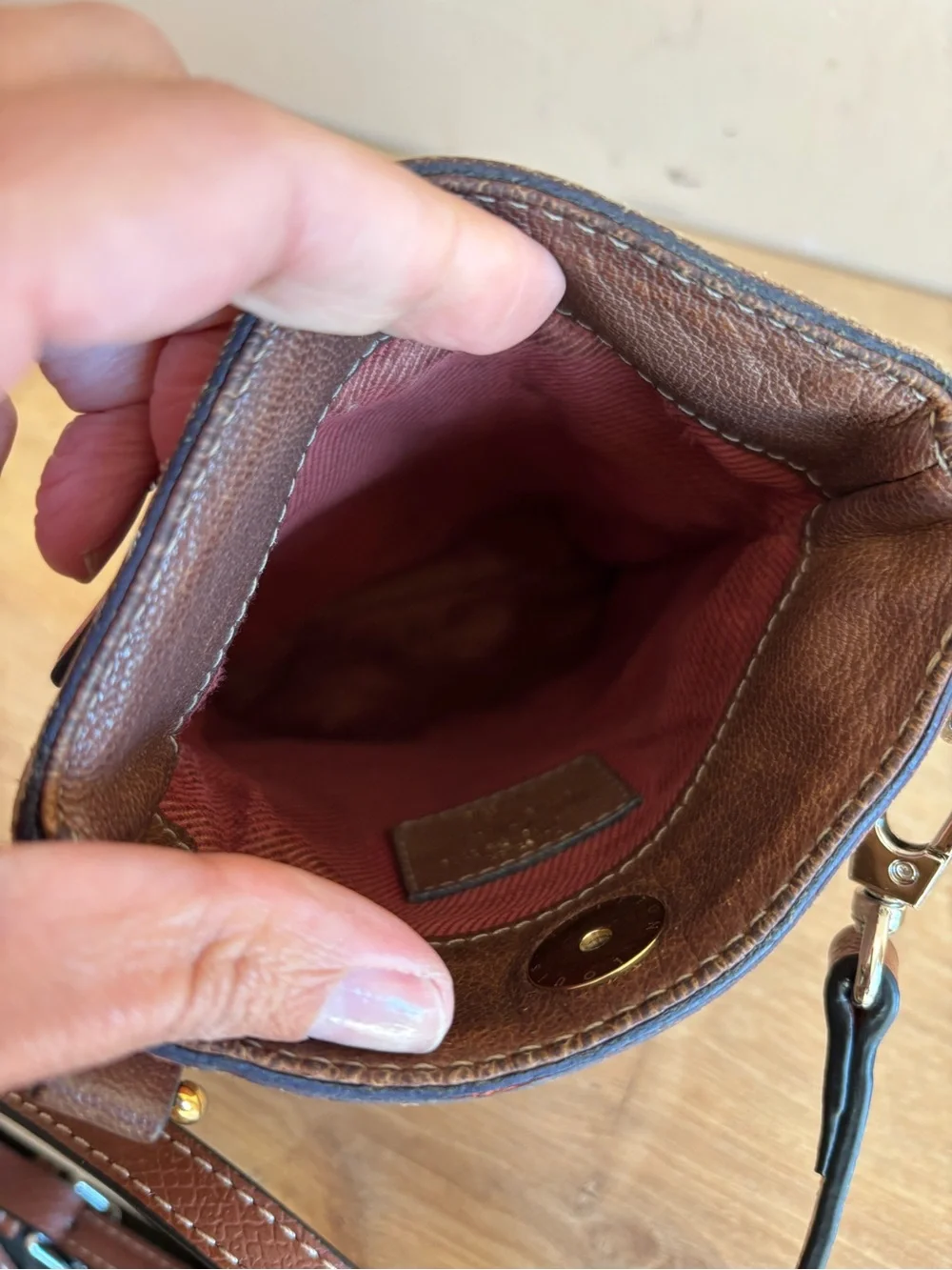 Authentic Louis Vuitton crossbody bag - Picture 5 of 8